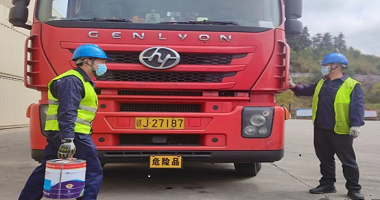 安智·安心 | 車(chē)廂除銹，讓危險(xiǎn)品運(yùn)輸更
